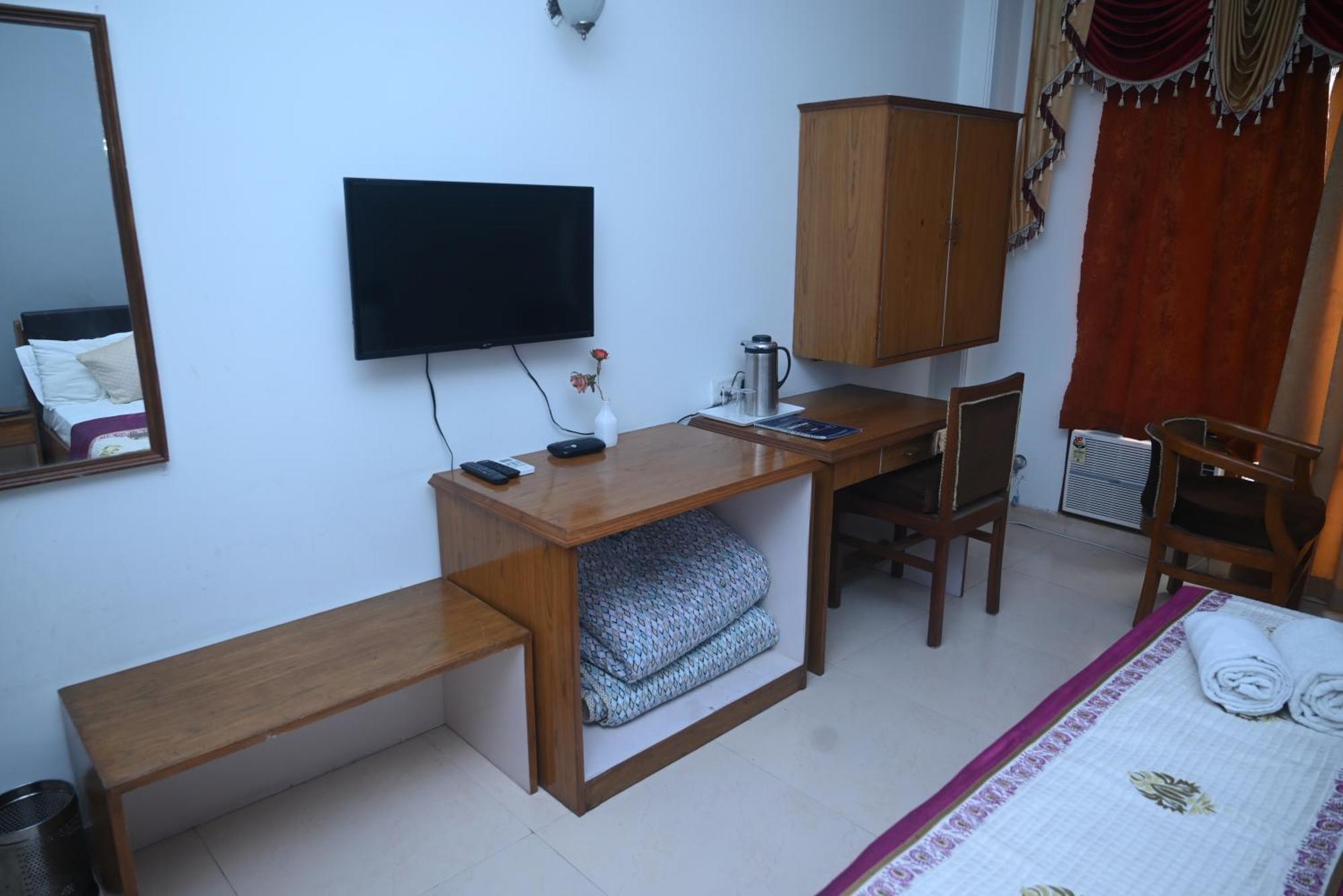 Hotel Surya Plaza Kotdwāra エクステリア 写真