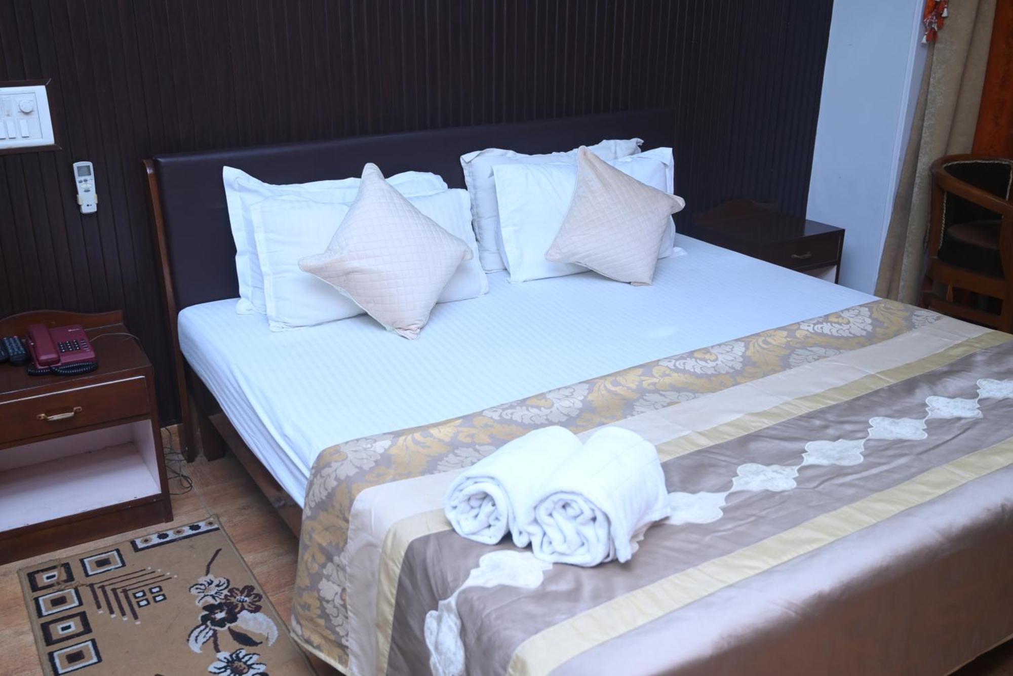 Hotel Surya Plaza Kotdwāra エクステリア 写真