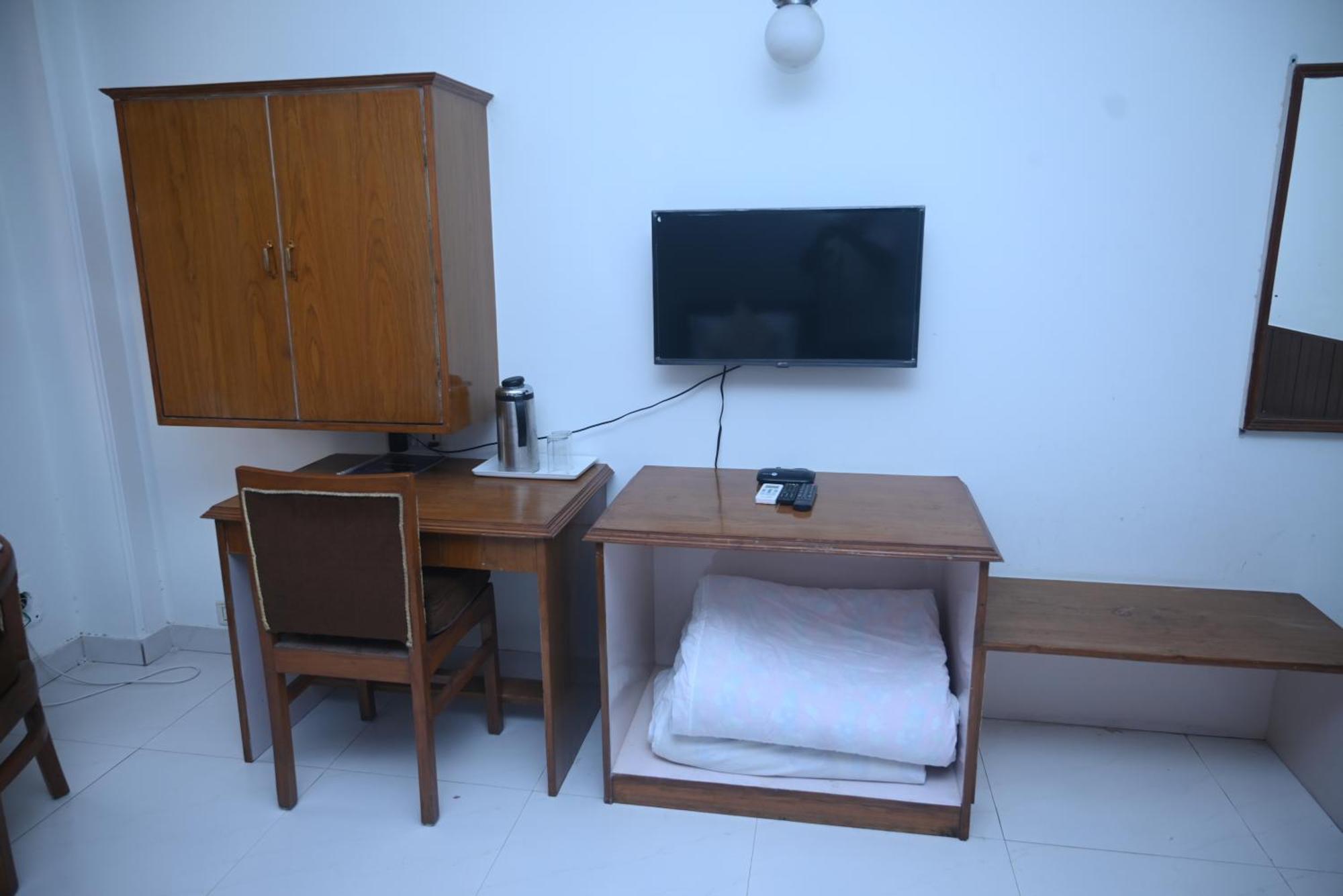 Hotel Surya Plaza Kotdwāra エクステリア 写真