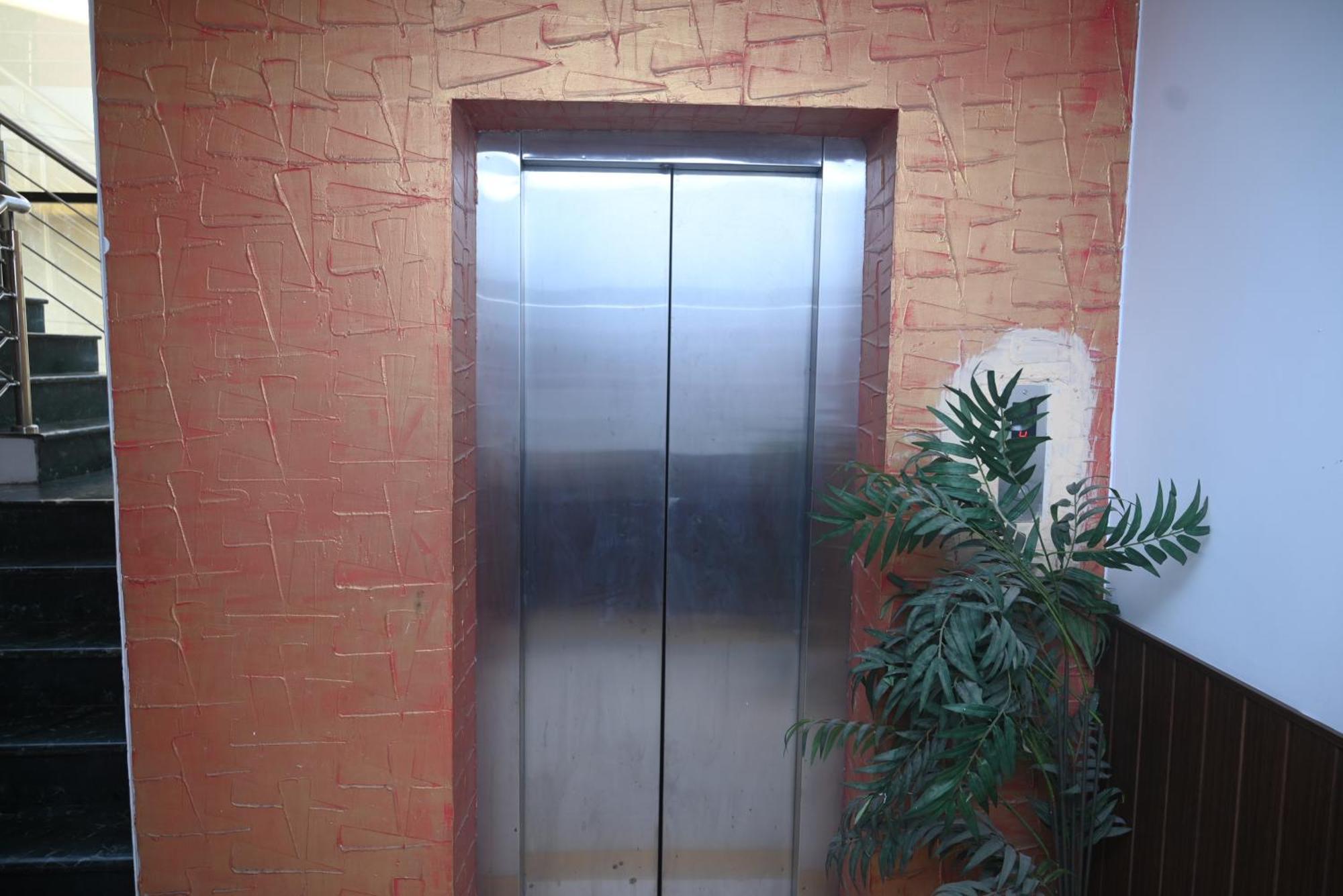 Hotel Surya Plaza Kotdwāra エクステリア 写真