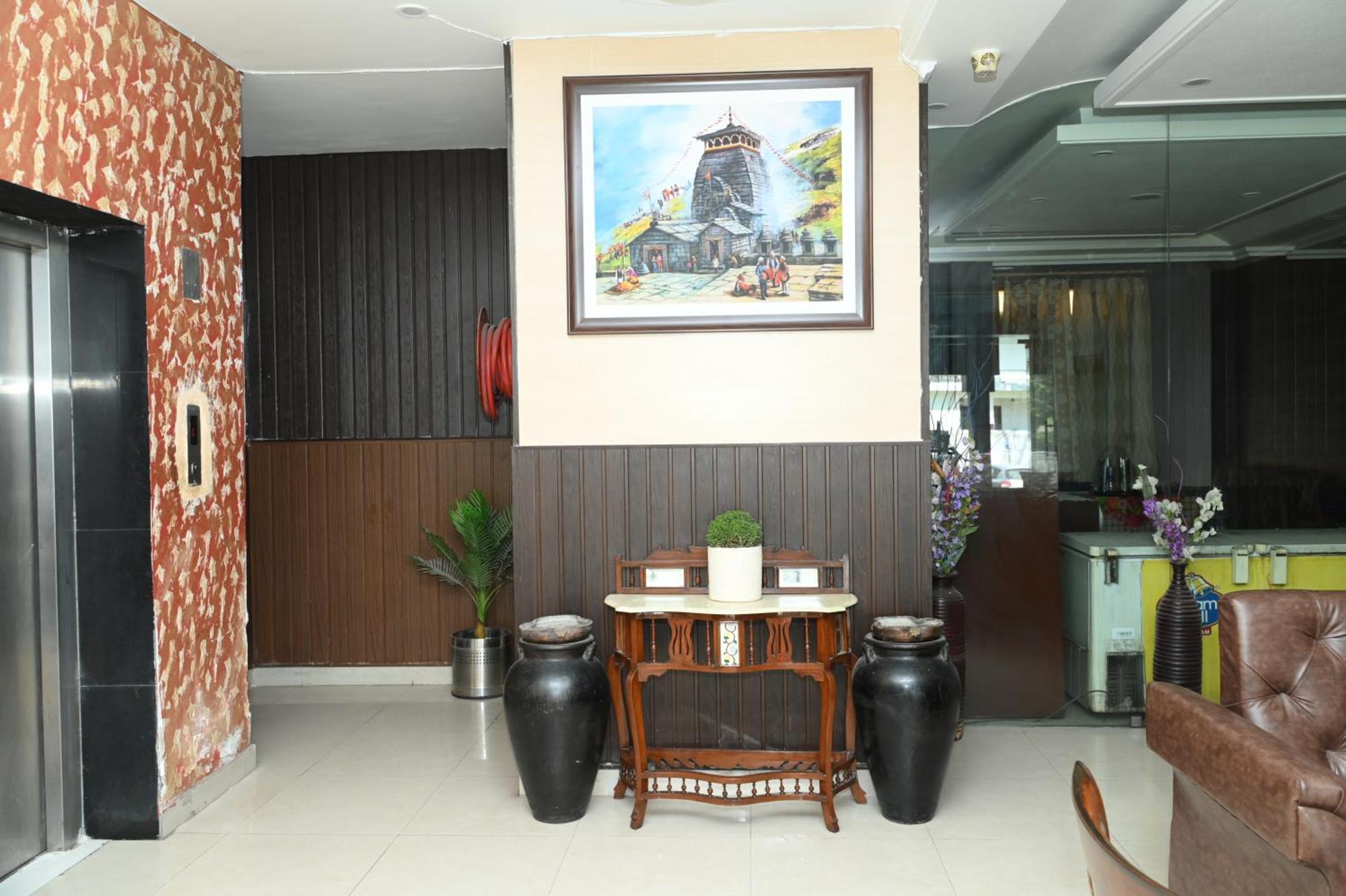 Hotel Surya Plaza Kotdwāra エクステリア 写真