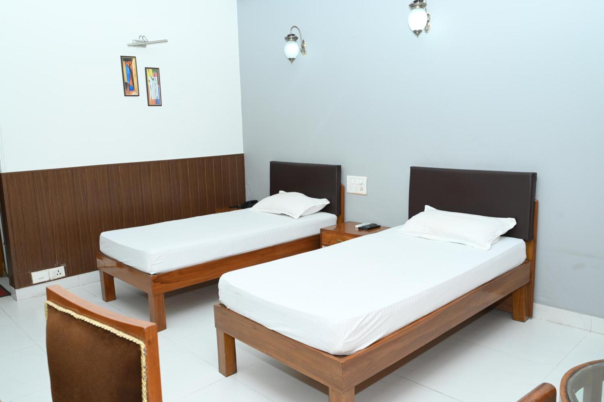 Hotel Surya Plaza Kotdwāra エクステリア 写真