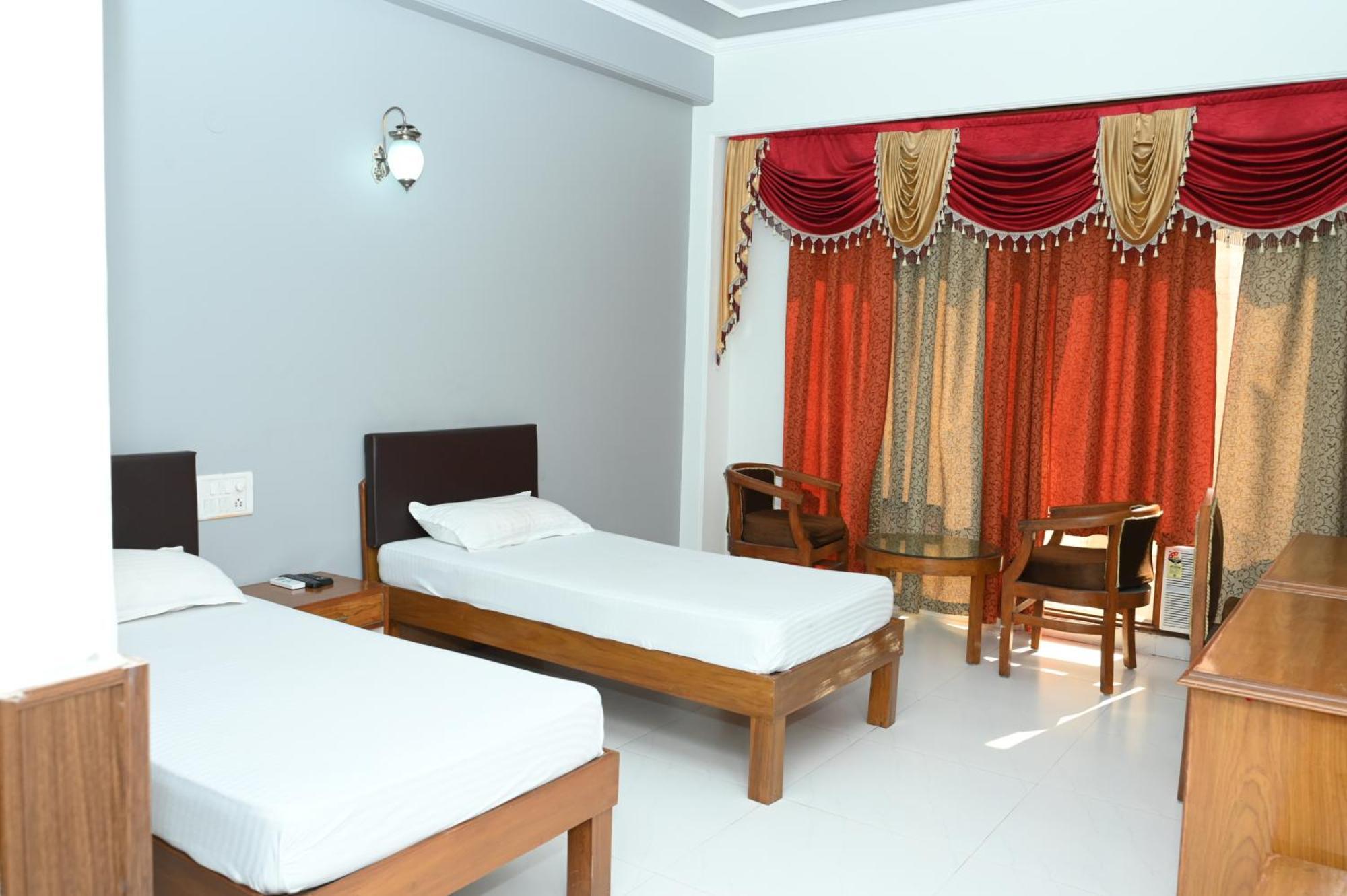 Hotel Surya Plaza Kotdwāra エクステリア 写真